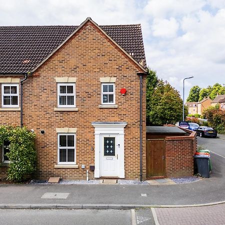 2 Tracy Avenue Villa Slough Dış mekan fotoğraf